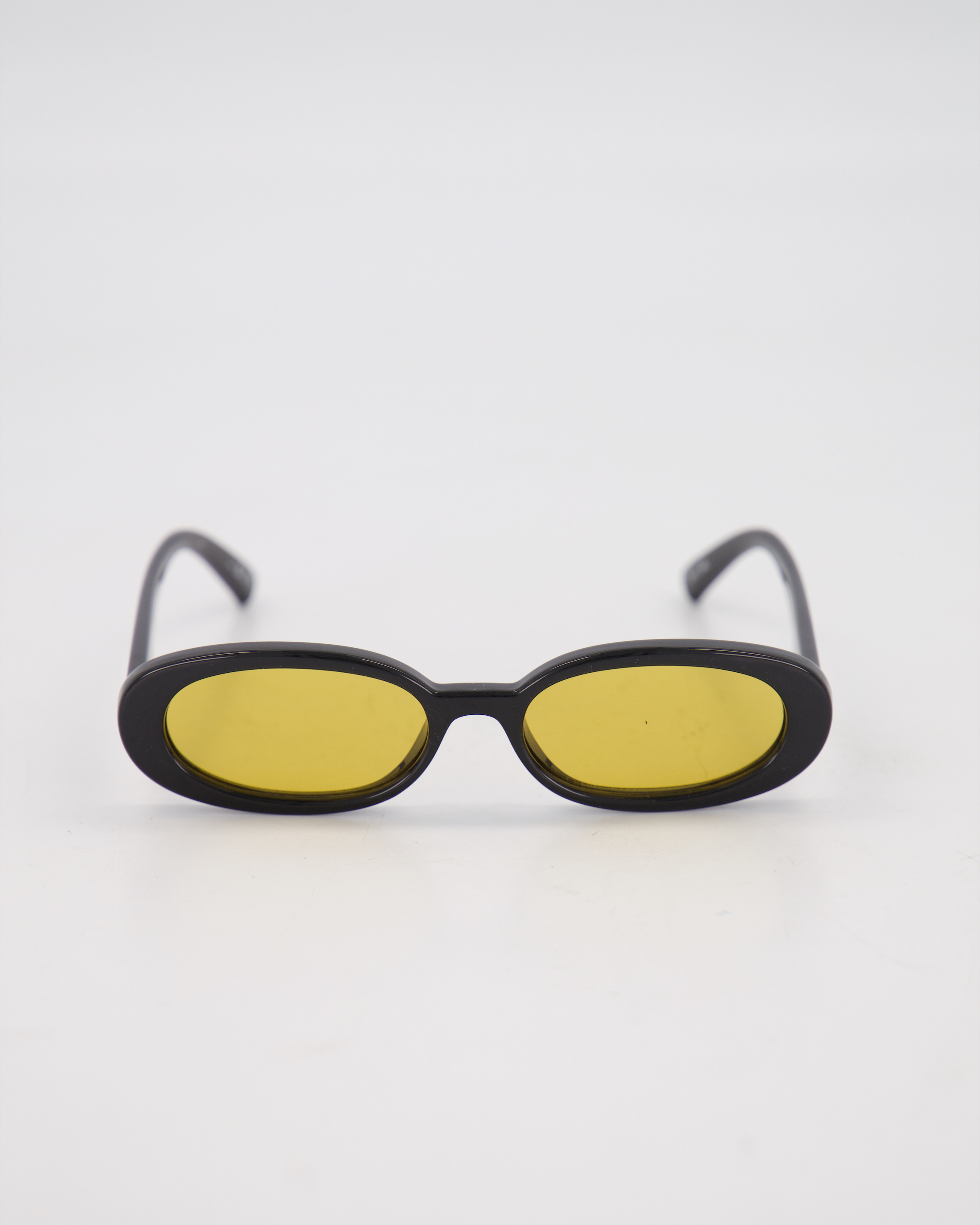 LE SPECS - OVAL ’OUTTA LOVE’ SUNGLASSES | BLACK MUSTARD MONO